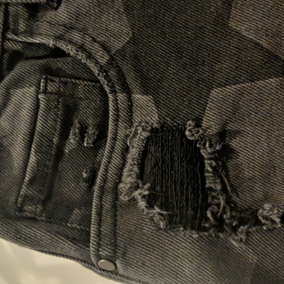 Material girl black denim shorts size 9 - Picture 3 of 6